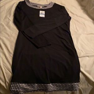 Dress with houndstooth collar and bottom trim